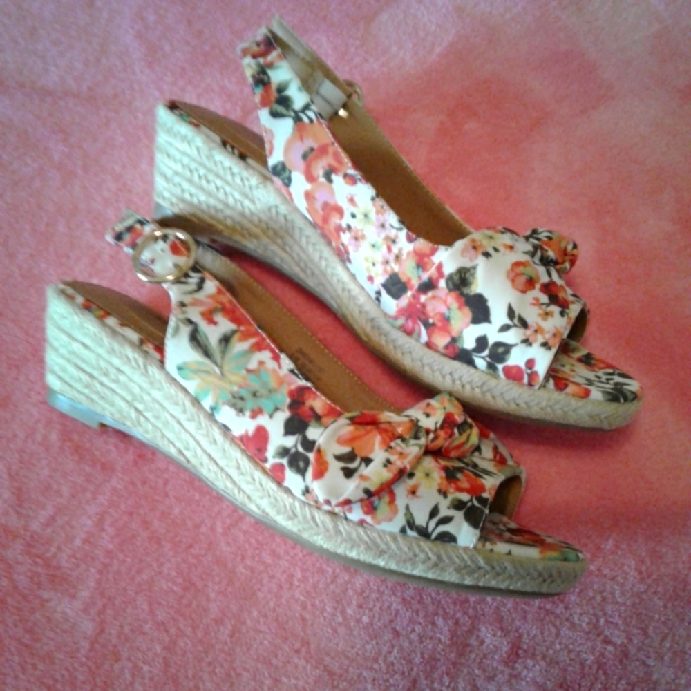 🌺 NEW Comfort View Floral Sling-back Wedge Shoes